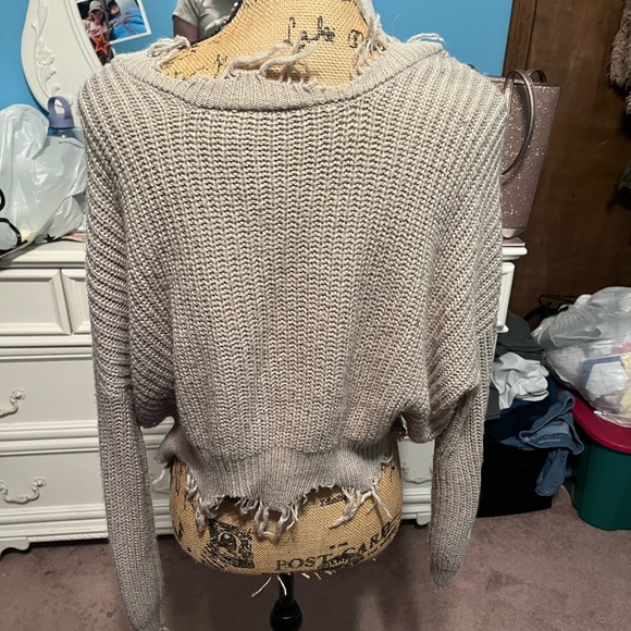 Crème colored sweater - Picture 2 of 2